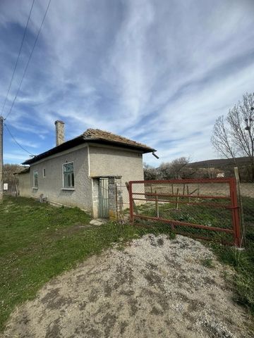 Aujourd’hui, chez REAL ESTATE LIK CONSULT, nous vous offrons la possibilité d’avoir votre propre maison de plain-pied dans le village, à seulement 15 km. La maison est de plain-pied et est située dans le village pittoresque de Rosina situé au milieu ...