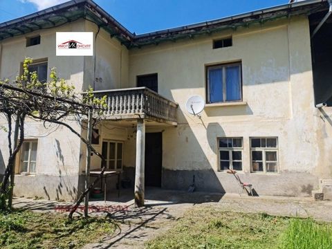Imoti Consult offer for sale a two-storey house in the village of Gostilitsa. The village of Gostilitsa is located about 17 km east of the town of Sevlievo, 38 km from the town of Gostilitsa. Veliko Tarnovo and 18 km from the town of Veliko Tarnovo. ...