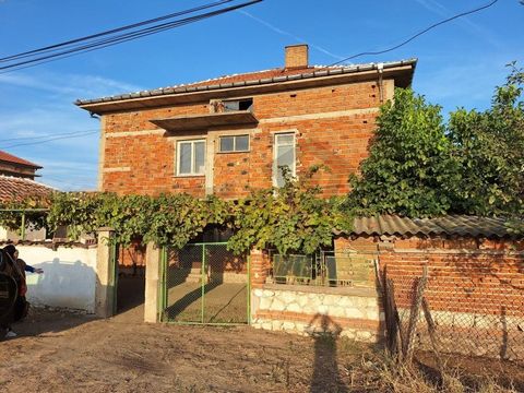 OFFER - 7175 TWO-STOREY HOUSE WITH YARD! Rakovski! We offer you a detached house located in a plot of 555sq.m. In an excellent location in Fr. Rakovski. The property has two residential floors, as well as a high attic floor. Distribution: First floor...