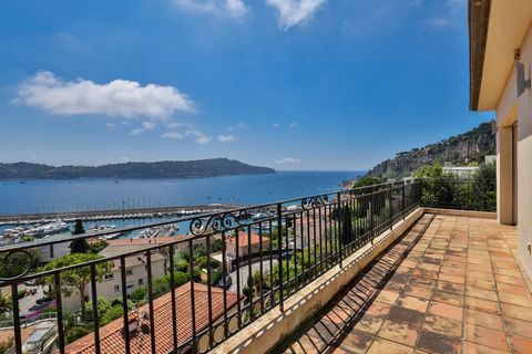 Exceptional development opportunity with stunning views over one of the most beautiful bays on the French Riviera! This property is located in a wonderful location within walking distance of all shops and amenities, the beach, and the port of Villefr...