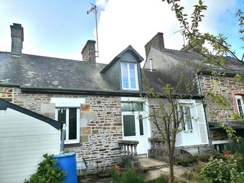 Located in the charming town of Fougerolles du Plessis with its local shops and services (pharmacy, school, supermarket with fuel 24/7, etc.), village house, covered in slates, comprising on the ground floor: entrance, living room with fireplace orig...