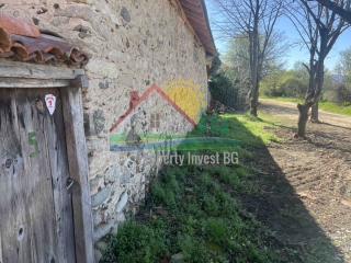 Price: €46.000,00 District: Plovdiv Category: House Area: 140 sq.m. Plot Size: 1000 sq.m. Bedrooms: 3 Bathrooms: 1 Location: Countryside One storey house with brand new roof in a small organized village located in Plovdiv region, near the Town of Kar...