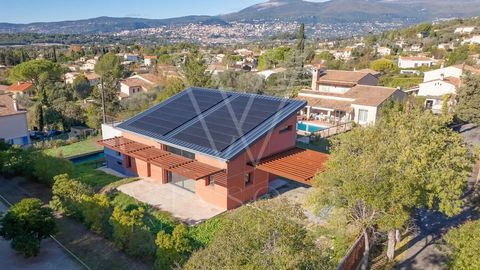 Modern villa located in Mouans-Sartoux in a very quiet area. It spans 200m2 of living space and 140m2 of convertible basement, all on a 1,000m2 plot. This house is for sale as is, with the shell and roof completed. All finishing touches, including th...