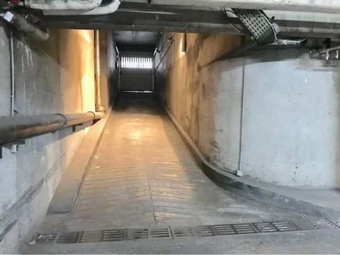 On Rue de l'Eglise, a stone's throw from Rue Charles Michel, the Vaneau group offers a parking space for two cars in a row, accessible by a ramp and located in the second basement. Width 2.35 m and depth 8.5 m. ALUR Law: Mandate N° 19377 - Agency fee...