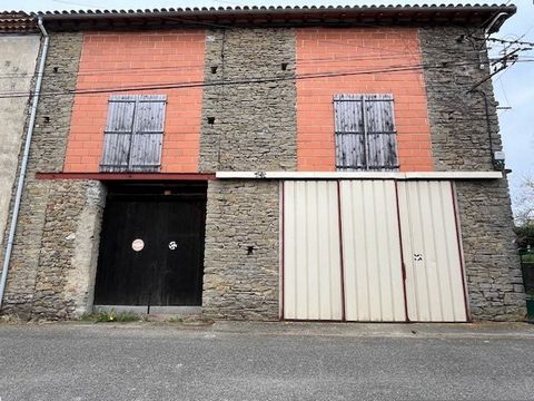 This beautiful, beautifully restored stone building allows you to imagine yourself in a loft spirit with an area of ??250 m2 (EDF meter present) in the beautiful village of Léran located near Lake Montbel and 15 minutes from Mirepoix. This property g...