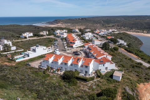 Located in Aljezur. An attractive three bedroom 160m2 two storey townhouse in a small condominium within walking distance of the beaches at Monte Clerigo and Amoreira in the Costa Vicentina Natural Park. The property comprises of: Ground Floor - entr...