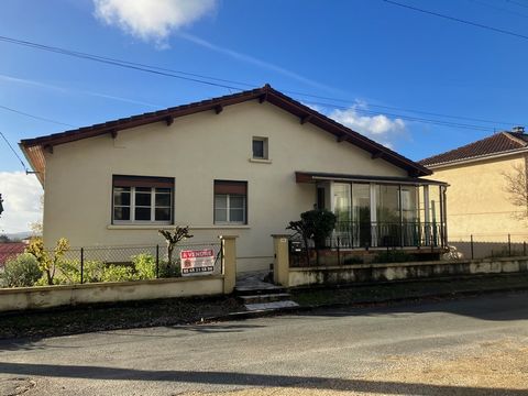 PAVILION OF 110 M2 PARTLY ON ONE LEVEL WITH GARAGE ON A GARDEN OF 862 M2. IN A BEAUTIFUL VILLAGE WITH ALL SHOPS IN THE TOURIST LOT VALLEY. (46700).   House of 110 m2 partly fitted on one level: living room, kitchen, 4 bedrooms, bathroom, toilet area,...