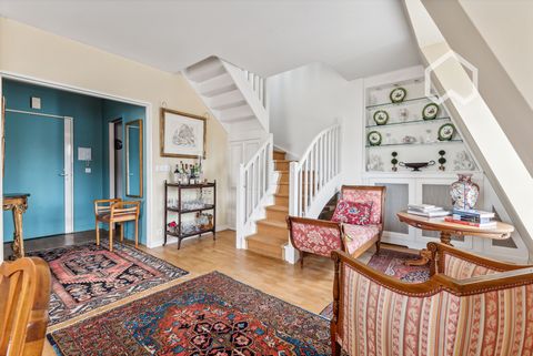 This exquisite corner apartment in Paris is located in the elegant 7th arrondissement, right next to the Eiffel Tower and the Champs de Mars. Sunny, antiques and art-filled rooms with expansive views and two balconies, each equipped with a table and ...