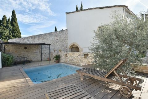 Lots of charm for this village house in the Vaunage near Nimes, with a beautiful courtyard and garden with pool. It has been renovated with style, mixing comfort with characteristic stone walls. Divided over two floors, you will find a living room wi...