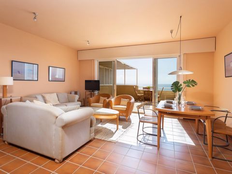 Exclusive and luxurious three-story apartment located on the first line, just a couple of meters from the beach and with direct access from the lower terrace. Unique accommodation both for its characteristics and its location, with impressive views f...