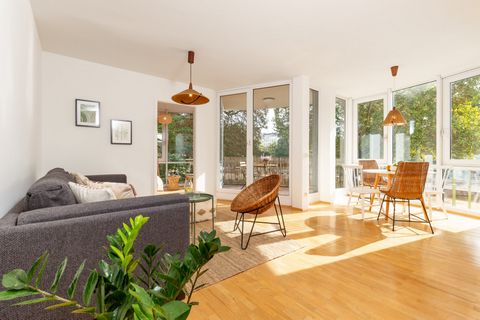 Live in this warm tropical apartment located at the best address in the center of Berlin Mitte – perched on top of Berlin’s favorite park, the Volkspark am Weinbergsweg. Summary - Free bi-weekly apartment cleaning included! - Airy and light-filled ap...