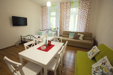 Fully equipped apartment with two rooms. Ruská 1502/20 Maximum number of people: 5 One-bedroom apartment in a good area of Teplice. You can find a park, Billa and Kaufland stores in the area. Easy access to the city center and medical resorts is 10-m...