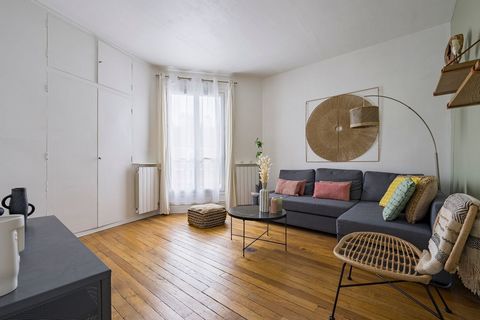 Tastefully renovated flat ideally located in Boulogne Billancourt. The flat is very well equipped, with an entrance hall with cupboards leading to a bedroom, the living room and the separate kitchen. A small corridor leads to the bathroom with WC and...