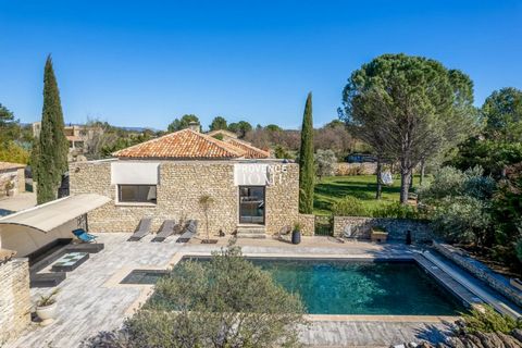 Provence Home, the real estate agency of the Luberon, is offering for sale this magnificent contemporary stone property located in Gordes, one of the most beautiful villages in France. SURROUNDINGS OF THE PROPERTY Nestled in a prestigious residential...