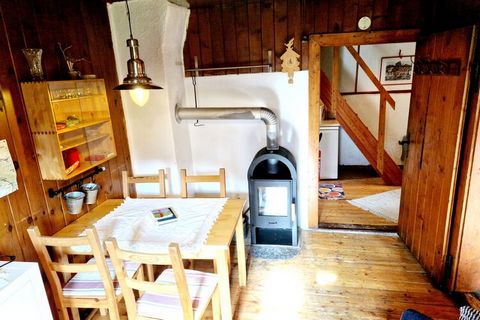 This rustic, detached chalet/alpine hut for a maximum of 4 people is located at 1300 meters above sea level, in the middle of the Präbichl ski area in Vordernberg in Styria and offers a fantastic view of 5 2000m peaks. The chalet offers a spacious li...