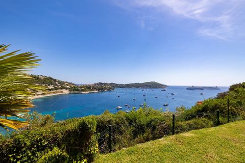 Sea view 1 bedroom apartment in a prized setting.In a beautiful residence with swimming pool and caretaker located in the of Villefranche sur mer, lovely 2-room flat of 59,11 m2, fully renovated, with terrace and adjoining garden, enjoying panoramic ...
