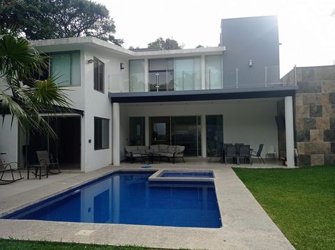 Within one of the best subdivisions in Cuernavaca, you will find this modern house in a golden zone with large spaces, very bright, beautiful terraces and a garden with a pool. In a gated community with a lot of security and trees, with 5 bedrooms ea...