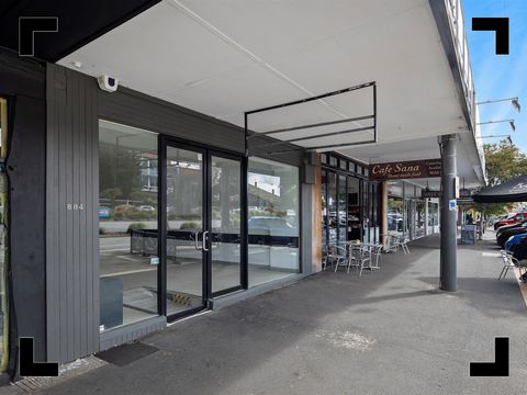 POINT OF INTEREST:  Single-storey and singlehandedly the most eye-catching Bayside asset without a Beach Road address (or price tag). Positioned on one of the south’s busiest thoroughfares and amongst a boutique strip of retail, office, and takeaway ...