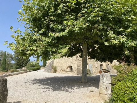 Magnificent 37 hectare wine estateSituated 20 minutes from Aix en Provence, this family estate of over thirty hectares, including around 22 hectares of vines in production, offers an atmosphere of charm and elegance combined with the exceptional sett...