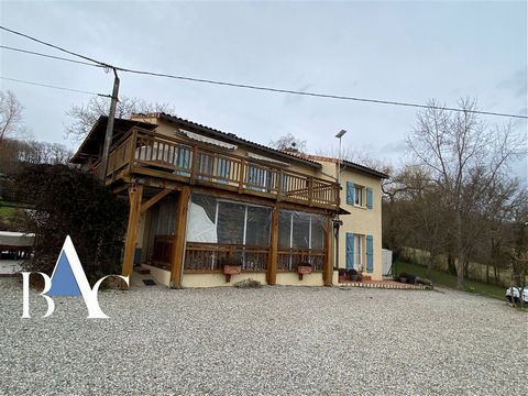 On the edge of a village bordering the Ariège department, very close to the Montbel lake , real estate complex with swimming pool composed of a main house, independent accommodation, a garage and various outbuildings on a plot of land of more than tw...