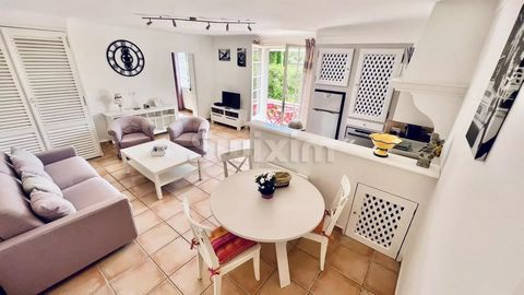 Ref 68099PB: Gassin ROUTE DE ST TROPEZ Very pretty, bright and renovated 2-room apartment in a quiet, wooded and secure area. A beautiful living room with equipped kitchen, a lounge and a large bedroom with cupboards. A very pleasant bathroom with to...
