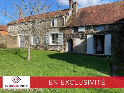 In a small village, equidistant from Avallon and Semur-en-Auxois, a house of 250 m² on two levels, full of charm with a superb unobstructed view of the countryside. On the ground floor, a large living room of 68 m², an equipped kitchen, and a bedroom...