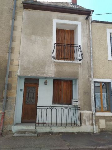 I offer you this house of 63 m² on 2 levels to finish renovating. 2 floors of 25 and 28 m² free of partition to be converted, as well as the attic. Hall, shower room / wc. Declarations of work for openings and restoration are accepted, as well as rol...