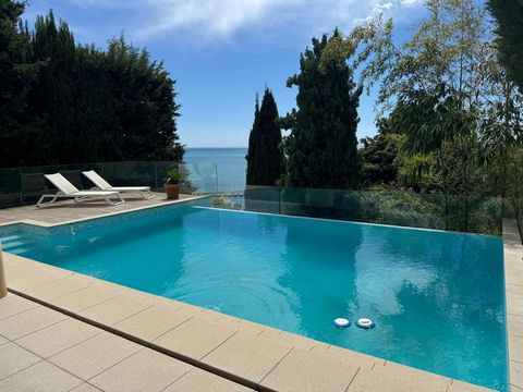 Spectacular vistas, incorporating the port of Menton, Cap Martin and out over the glistening blue Mediterranean sea. A stone's throw from the shops, in the heart of a garden planted with fruit trees decorated with a fabulous infinity pool, spacious m...