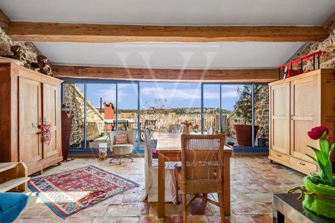 To discover in La Palme: an atypical village house tastefully renovated, offering a breathtaking view of the sea and the Corbières. Located in the heart of the village of La Palme, this atypical 4-sided country stone house seduces with its natural ch...
