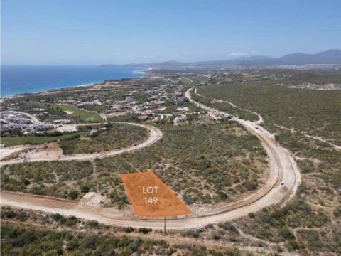 Additional Description Avenida Salvatierra 149 San Jose del Cabo This spacious lot in the exclusive double gate residential community of Fundadores presents a unique opportunity to build the single story villa of your dreams. Designed for those who v...