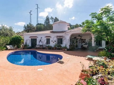 The property has wonderful views of the Mediterranean Sea including Torre del Mar and the white villages of Sayalonga, Archez, Corumbela and Canillas de Albaida. And also spectacular mountain views of the La Maroma Mountain. On a clear day you can se...