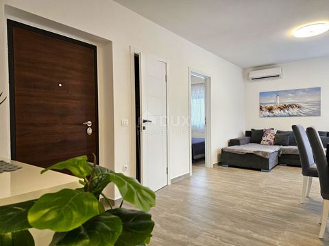 Location: Primorsko-goranska županija, Dobrinj, Čižići. ISLAND OF KRK, ČIŽIĆI - Furnished apartment 3 bedrooms + bathroom near the sea OPPORTUNITY AT THE SEA! In Soline bay, an apartment is for sale in a quality residential building of a verified inv...