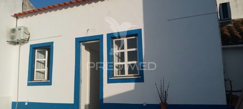 Typical Alentejo Villa - Charm and Authenticity in a Peaceful Environment Discover this charming single storey villa, with all the charm and traditional features of Alentejo architecture. Remodeled, but maintaining its typical construction line, it s...