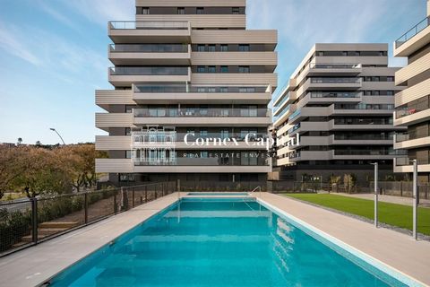 Espectacular conjunto residencial en Finestrelles, en la zona alta de Esplugues de Llobregat y a pie de Collserola. Zona muy tranquila y a un paso de Barcelona. La promoción está formada por 5 torres de viviendas plurifamiliares de 2, 3 y 4 dormitori...