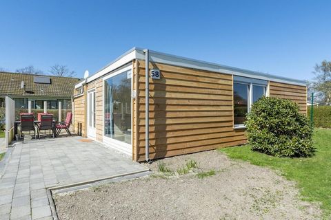 Bienvenido a un hermoso bungalow de vacaciones para 6 personas ubicado a poca distancia de la amplia playa de arena de Julianadorp aan Zee. Esta encantadora casa unifamiliar se encuentra completamente en la planta baja y cuenta con un espacioso jardí...