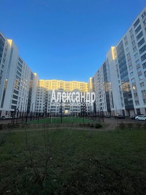 1701820 Продажа 2-х к.кв., в новом жилом комплексе ID Кудрово. Квартира комфорт-класса. Общая площадь квартиры 46 кв.м, Жилая площадь 21,4кв.м, комнаты 12 кв.м. и 9,4 кв.м., кухня 11 кв.м, два санузла. Высота потолков 3 метра, планируется подключение...