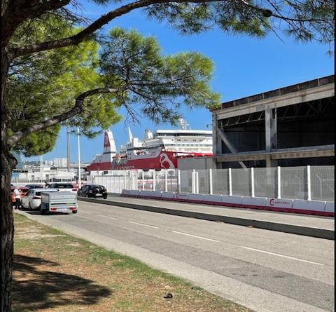 Dit aparthotel ligt in het hart van de zakenwijk Euro Méditerranée in La Joliette en biedt een toplocatie voor zowel zakenreizigers als vakantiegangers in Marseille. Op slechts 2 km van de oude haven en slechts twee metrohaltes van Gare Saint-Charles...