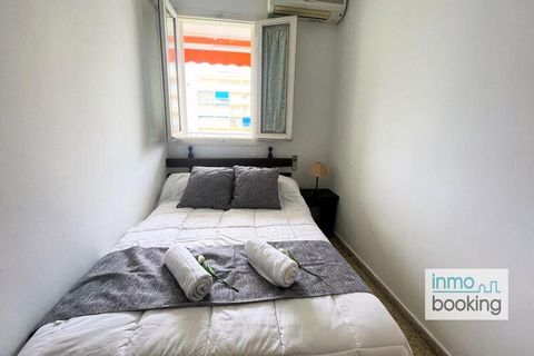 No se aceptan apartamentos para familias, grupos de jóvenes ni animales. Este apartamento está situado a sólo 130 metros de la playa de El Pinar y del paseo marítimo. En los alrededores encontrará supermercados, restaurantes, cafeterías y todos los s...