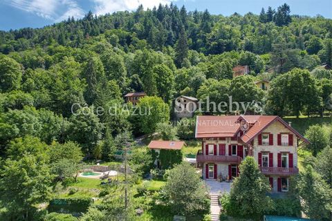 Entdecken Sie dieses herrliche Gästehaus, eingebettet im Herzen der Natur mit atemberaubendem Blick auf die Berge und das charmante Dorf Saint-Martin-de-Vésubie, in Mercantour. Am Eingang des Dorfes und in der Nähe aller Annehmlichkeiten erstreckt si...