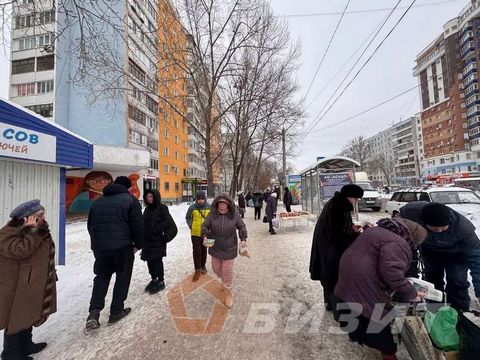 Сдается помещение на оживленном перекрестке, у рынка. г. Самара, Промышленный район, ул. Ново-Вокзальная, 217. Ближайшее пересечение с ул. Московское шоссе. 1-ый этаж, 9-ти этажного дома. Общая площадь: 57 кв. м. Отдельный вход с улицы. Ремонт в поме...