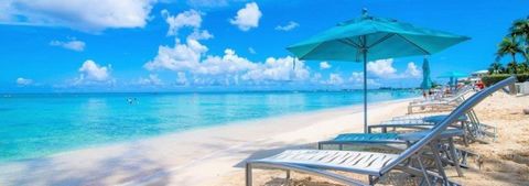 De Cayman Club, gelegen op het ongerepte zand van het wereldberoemde Seven Mile Beach, biedt het toppunt van luxe leven aan het strand. Dit uitzonderlijke appartement op de begane grond biedt directe toegang tot het kristalheldere water van het Carib...