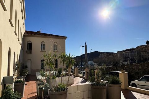 PORT-VENDRES, natuurlijke diepwaterhaven, een essentiële tussenstop sinds de oudheid. In deze baai, omringd door bergen, is alles een excuus om de geschiedenis te verkennen. Van de vestingwerken van Vauban tot het Obeliskplein gewijd aan Lodewijk XVI...