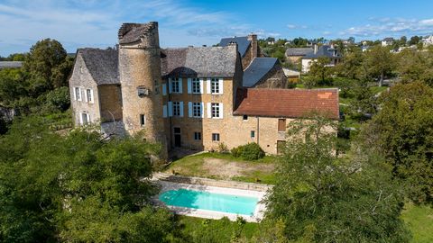 Auf den Höhen von Marcillac-Vallon gelegen, 5 Minuten vom Stadtzentrum und den Annehmlichkeiten entfernt. Dieses gepflegte Herrenhaus verführt bereits am Eingang mit seinen edlen Materialien und seinem Charakter aus dem 17. Jahrhundert. Es verfügt üb...