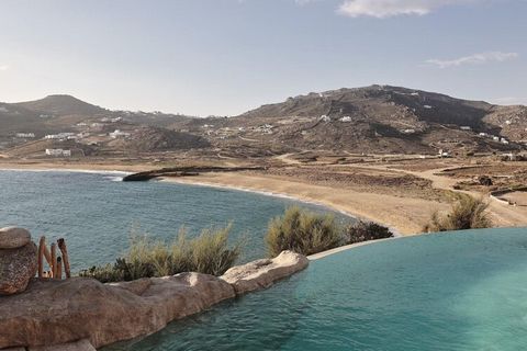 Deze luxe villa biedt een uitzonderlijk toevluchtsoord op een heuvel met uitzicht op het strand van Agios Sostis, met ruimte voor maximaal 14 gasten verdeeld over zeven stijlvolle slaapkamers, elk met een eigen badkamer. De accommodatie is ontworpen ...