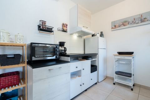 Dieses villa in Sérignan mit 2 Schlafzimmer und hat eine Kapazität für 6 personen. Unterkunft Unterkunft hat 55 m². Die Unterkunft befindet sich 450 m vom Sandstrand, 1 km vom Supermarkt, 1 km vom Restaurant. Die Unterkunft verfügt über garten, garte...