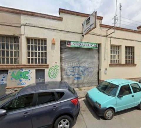 Se vende nave industrial en Granollers, Carrer de Manresa, 38 por 199.000 , en una ubicación privilegiada dentro del barrio Font Verda, ideal para uso industrial, logístico o comercial. Entre las características destacadas: Espacio amplio, adaptable ...