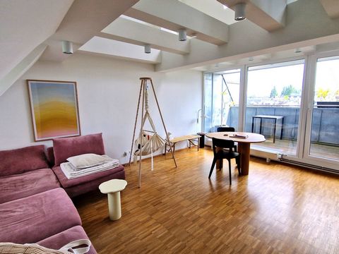 Fantastically beautiful, furnished flat over two floors in the trendy, popular Hamburg Ottensen. 3.5 rooms with 93 square metres of living space. Rental period (limited): ... Perfect for a longer stay in Hamburg. For a stay of less than 30 days pleas...