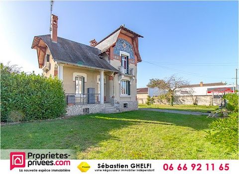 Romorantin ( 41200) city center - between the high school and college Beautiful house from the 30s without any vis-avis Living room with pellet stove fitted kitchen- 3 large bedrooms (15-16-17m²), 2 shower rooms -2 toilets, boiler room, workshop, gar...