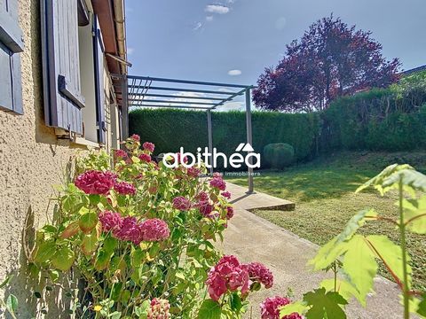 EXCLUSIVELY AT ABITHEA!! SINGLE-STOREY DETACHED HOUSE WITH GARAGE We are pleased to invite you to discover this single-storey house, with a living area of 90 m2, which will seduce you from your first visit thanks to the brightness of its large living...