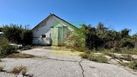 Ref. 3012 Plachidol village, Dobrich district BALIK ESTATE SELLS EXCLUSIVELY a monolithic building with a built-up area of 743 m² and intended as a 'Grain barn', built on a plot of land with an area of 1895 m². Price: 76 694 Euro Mortgage loan assist...